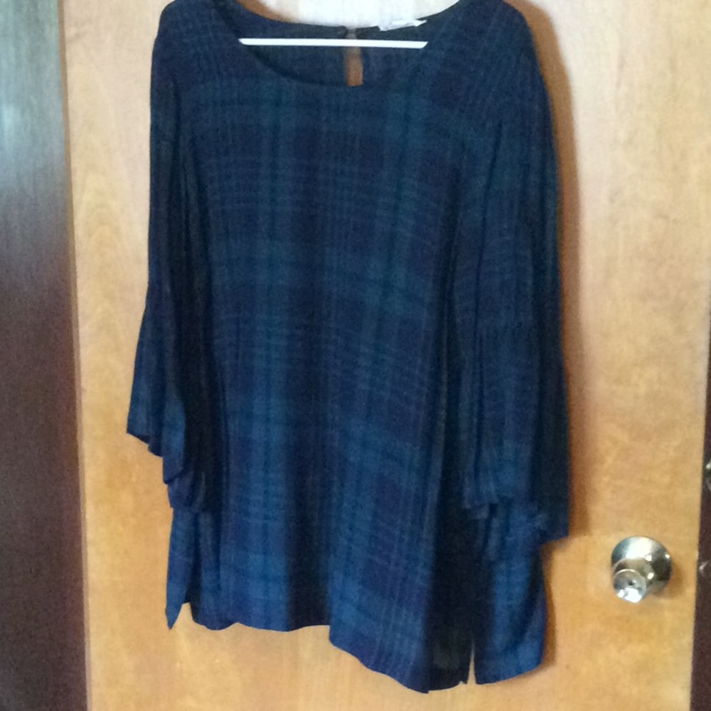 BOGO $2/ 5. 3/6. 4/7. 5/8 Blue plaid blouse with bell sleeves